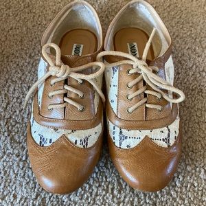 Xoxo footwear 5 1/2 lace oxford’s